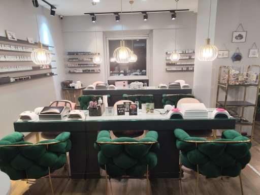 Hadise İdi Protez Tırnak